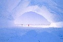 南極冰棚上的冰穴