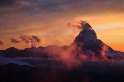 夕陽下的馬特洪峰與雲