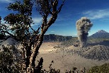 冒煙的婆羅摩火山