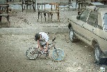 修腳踏車的孩子