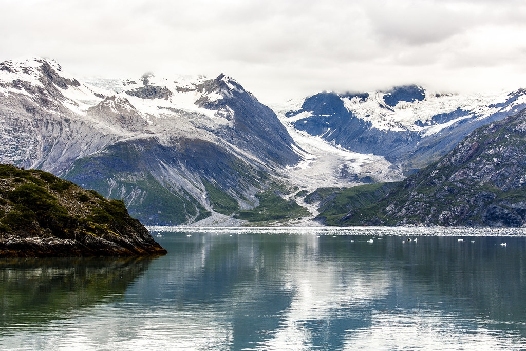 冰川和冰蓋融化傾瀉出的冰冷淡水正嚴重影響北極和南極水域環境的健全。美國阿拉斯加州的冰河灣國家公園。照片來源：Richard Ricciardi（CC BY-NC-ND 2.0）