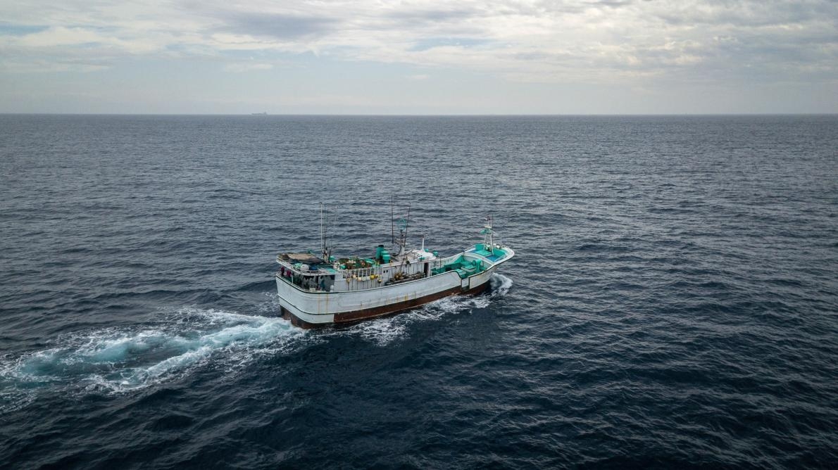 臺灣的遠洋漁業規模全世界數一數二，有超過1000艘漁船。船員舉報了普遍的人權危害和非法捕魚等問題。PHOTOGRAPH BY EJF 