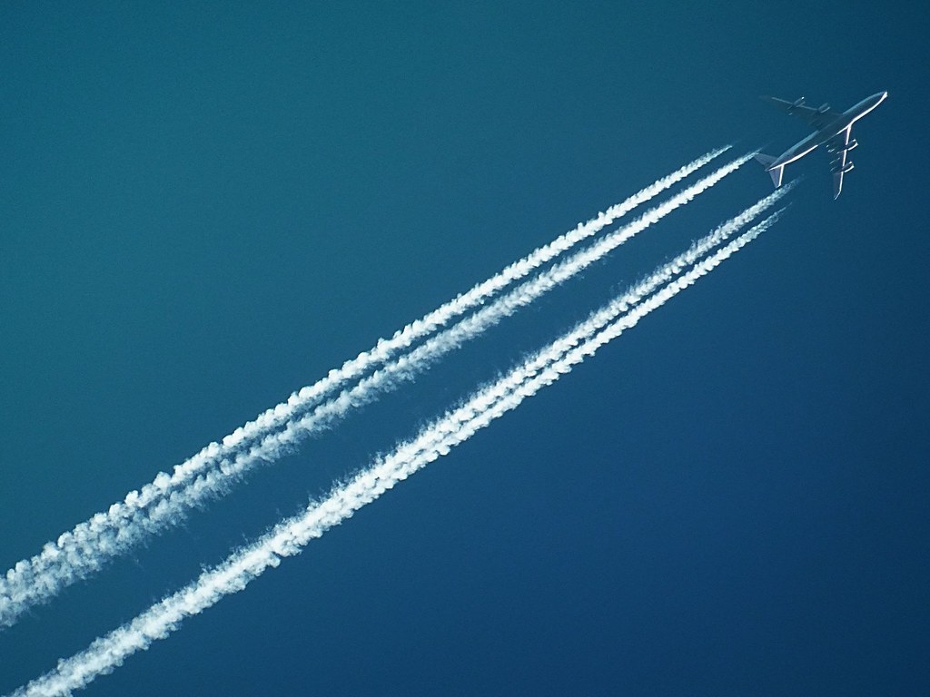 新研究將廚餘轉化為飛航燃料，可大幅減少航空業的溫室氣體排放。照片來源：SevenStorm JUHASZIMRUS／pexels
