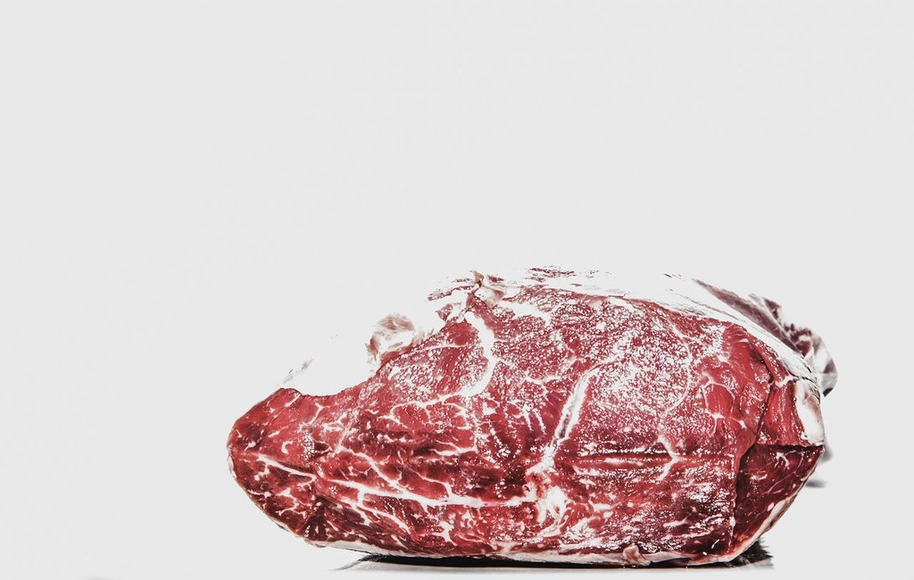 根據環境新聞調查組織DeSmog的報告，全球肉類業正在淡化自己在氣候危機中的角色。照片來源：Markus Spiske／Pexels