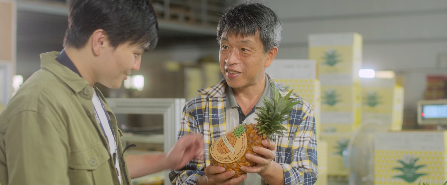太田回憶起曾經走逛臺灣市集，在琳瑯滿目的水果攤上，選購出鳳梨這款「臺灣味」，成為他日後製作甜點的配料。