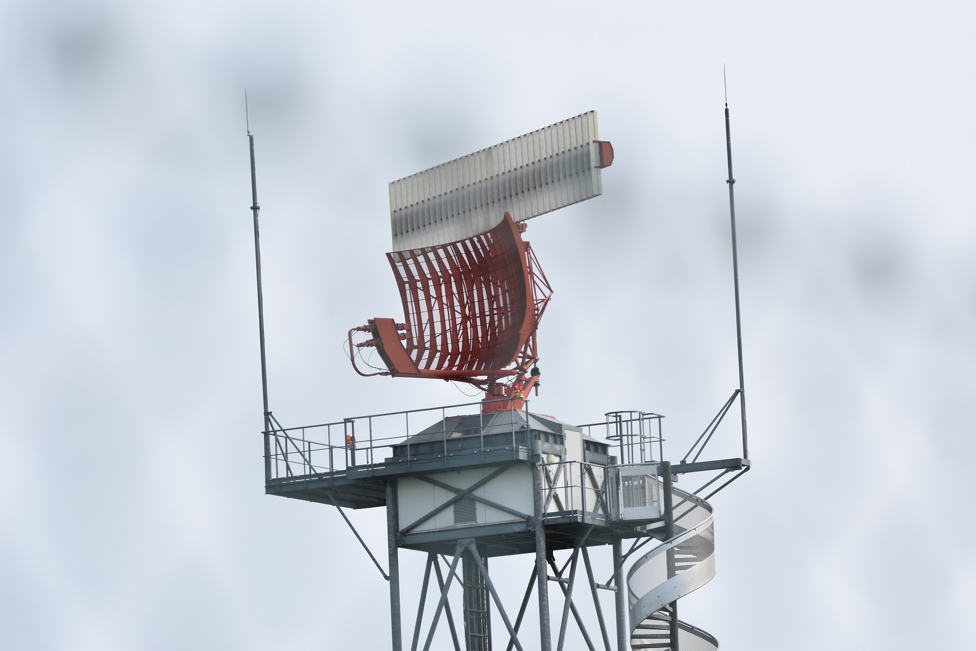 雷達能夠計算出物體的方向、高度及速度，並探測物體的形狀。圖／pixabay