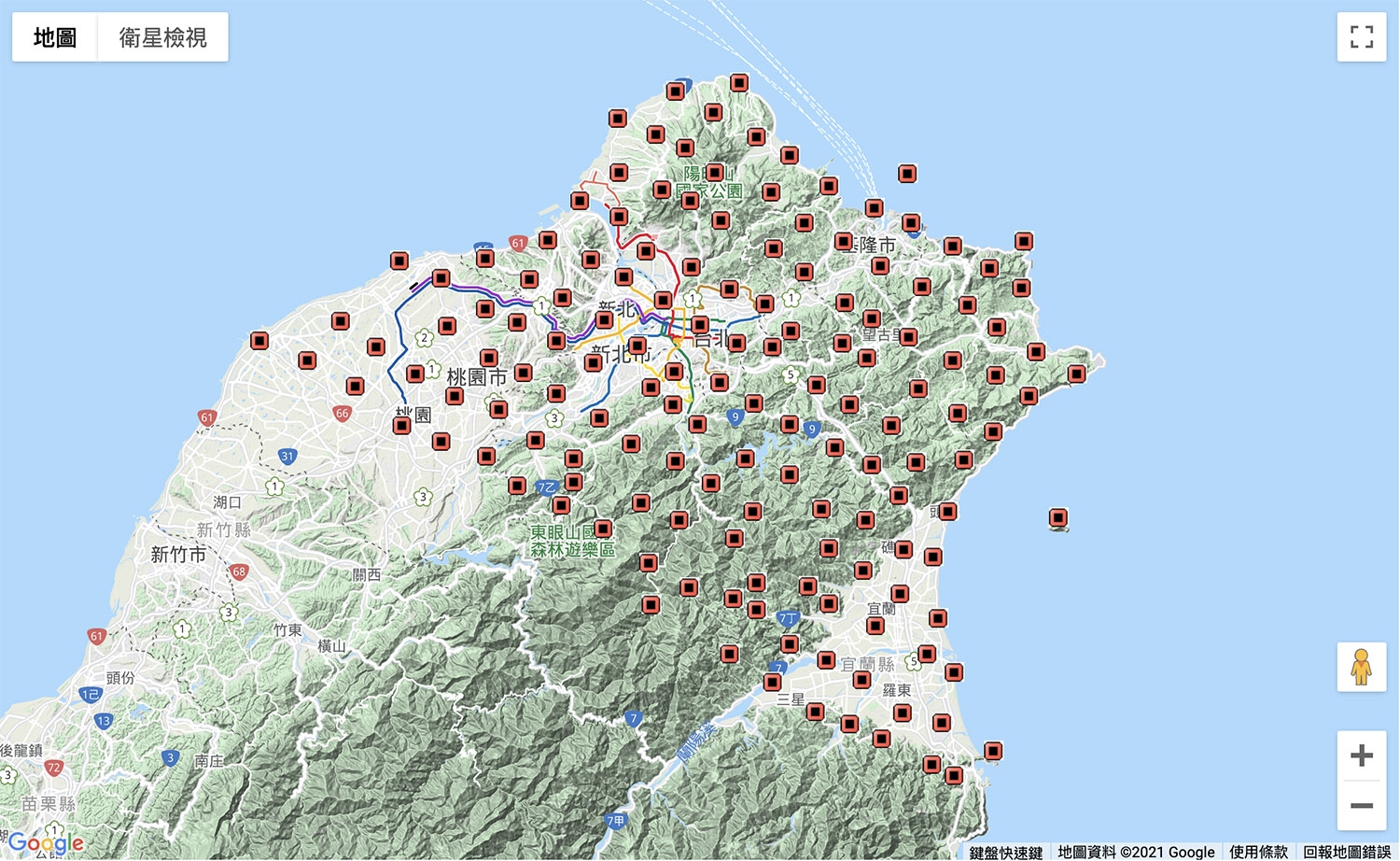 臺灣陣列地震站分布圖，圖中約有 140 個測站，安裝有寬頻地震儀並即時蒐集傳送地震資料，此計畫由中央研究院地球科學研究所（IES）與大屯火山觀測站（TVO）共同執行。 圖│Formosa Array 臺灣陣列 