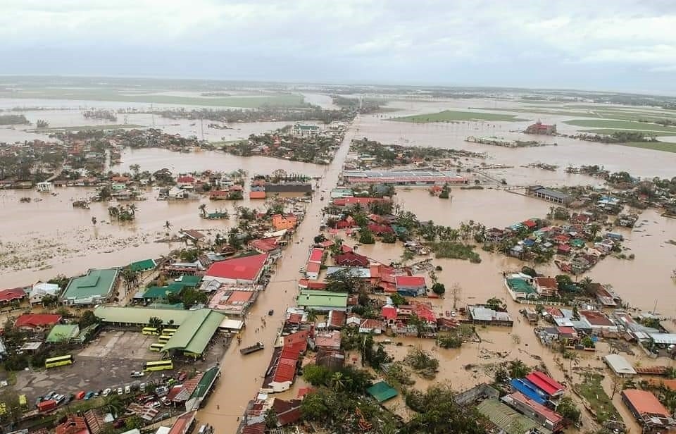 雷伊颱風在菲律賓造成嚴重水災。樂施會發現，最近十年來颱風造成的災難嚴重程度「急遽飆升」。圖片來源：擷取自IFRC Asia Pacific Twitter