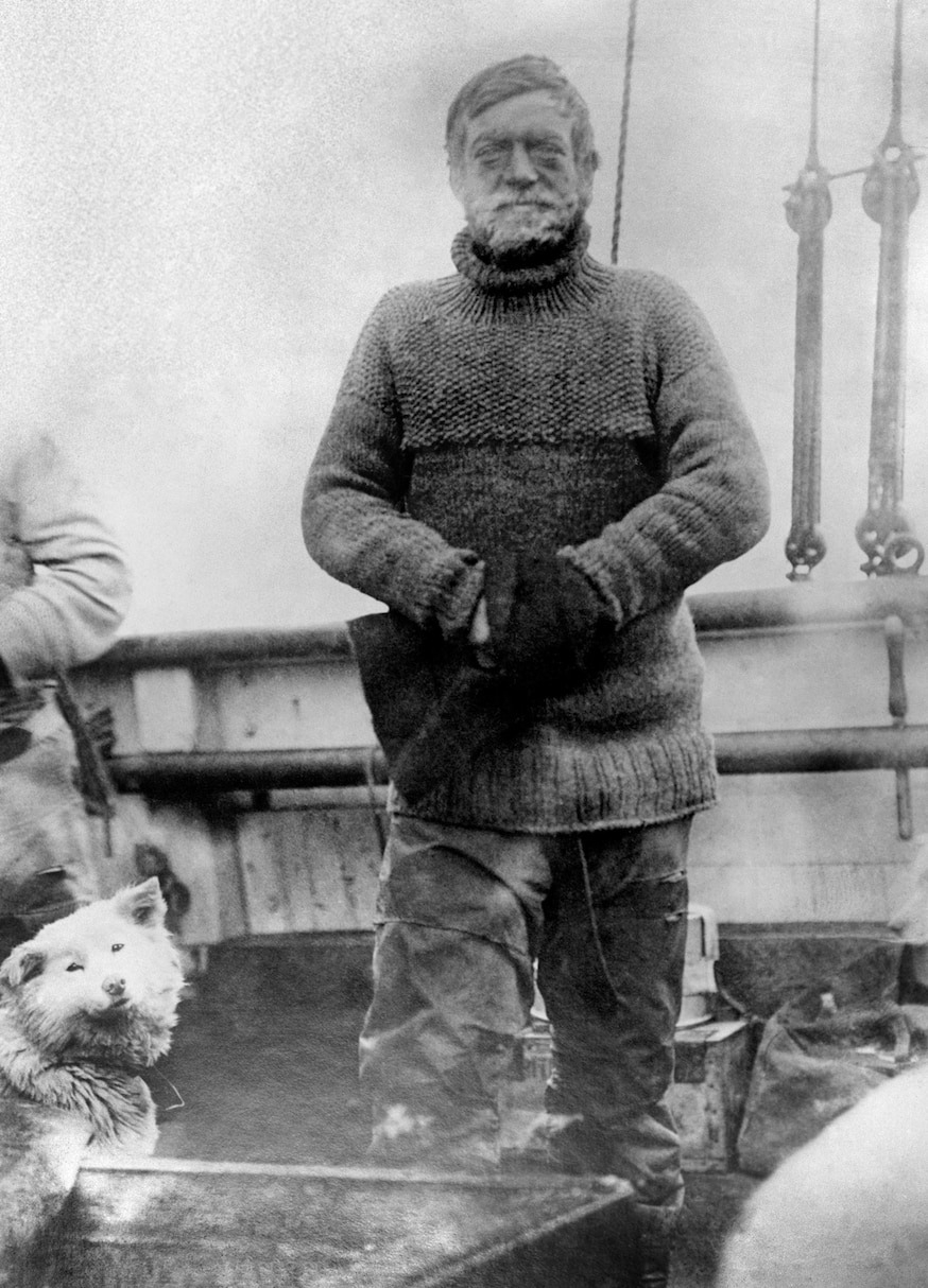 恩斯特．亨利．沙克爾頓把堅忍號的船員留在象島上等待救援，自己則和另外五名船員航行了1287公里到南喬治亞島上的捕鯨站尋求協助。當他抵達的時候，他憔悴又狼狽，沒有人認得出他來。PHOTOGRAPH BY PA IMAGES, GETTY IMAGES 