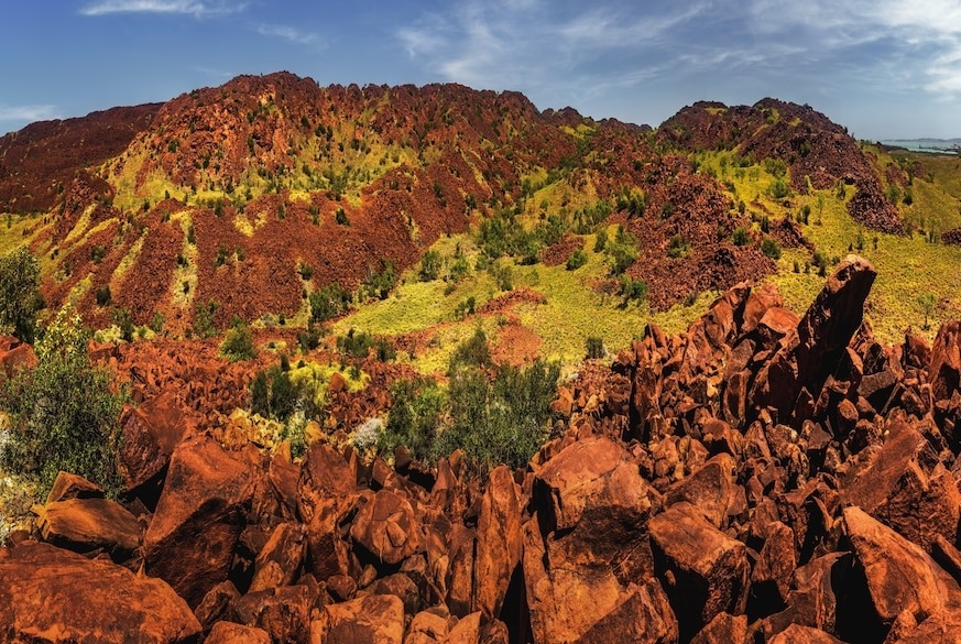 位處澳洲西部布魯普半島上的穆魯朱加是世界上最重要的岩石藝術地區之一，當地估計有100萬件超過4萬年前創作的岩石雕刻。PHOTOGRAPH BY VIKTOR POSNOV, ALAMY STOCK PHOTO