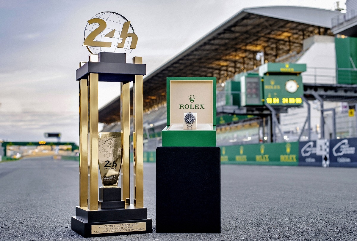 利曼24小時耐力賽的獲勝車手將獲頒一枚鐫刻特殊字樣的 Oyster Perpetual Cosmograph Daytona（蠔式恒動宇宙計型迪通拿）腕錶©Rolex_Jad Sherif