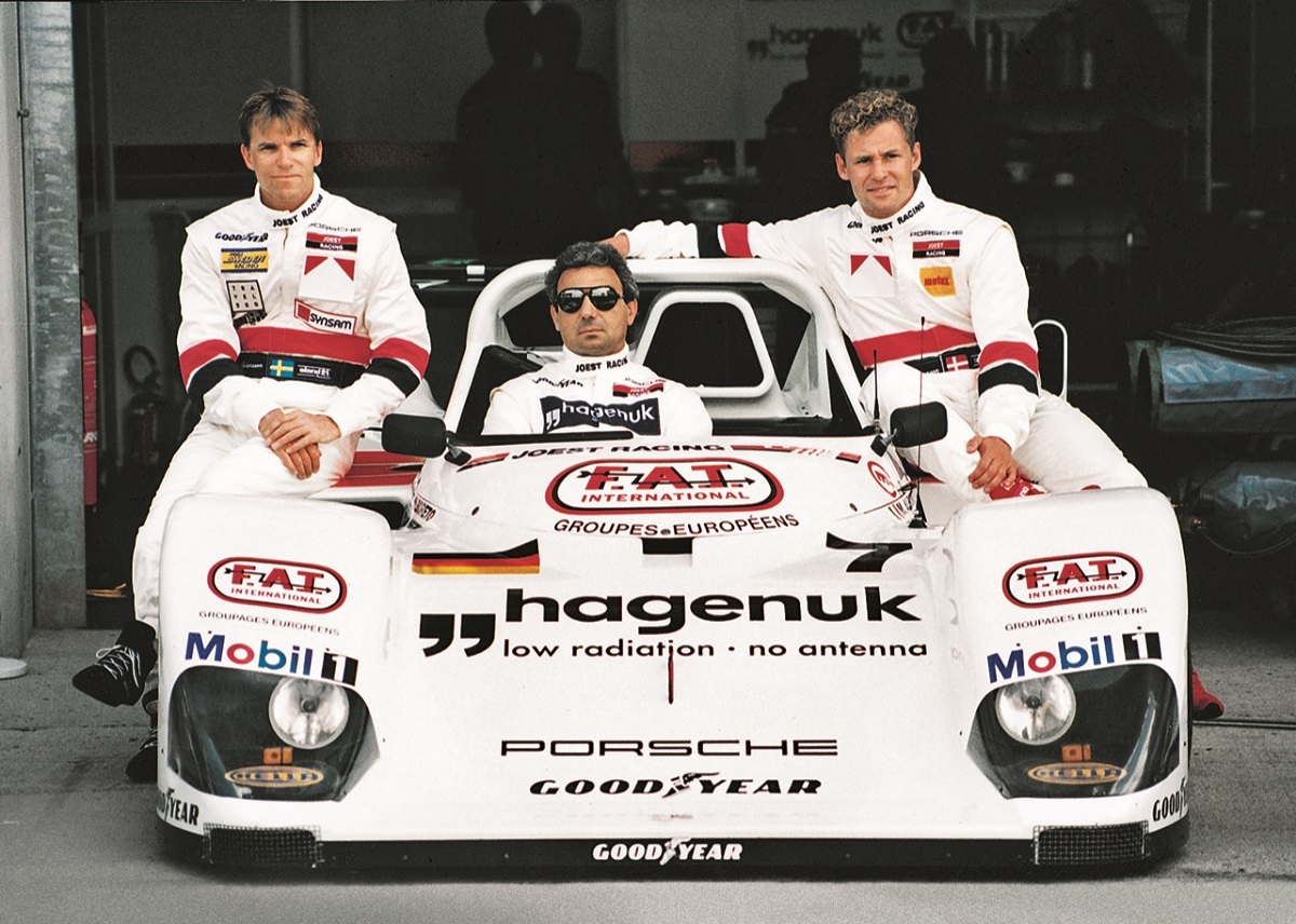 勞力士代言人湯姆．克里斯滕森（Tom Kristensen）（最右位）為1997年利曼24小時耐力賽冠軍選手，同時也是利曼24小時耐力賽歷史上獲譽至豐的車手©Rolex_Tom Kristensen&Nils Finderup