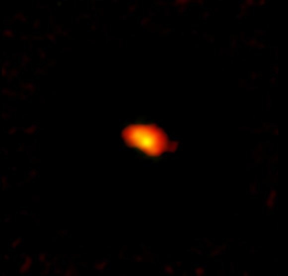 A1689-zD1位於Virgo constellation cluster，重力透鏡效應讓它看起來亮度增加了九倍。圖片來源: ALMA (ESO/NAOJ/NRAO)/H. Akins (Grinnell College), B. Saxton (NRAO/AUI/NSF)