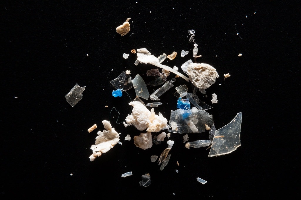 微塑膠是令人頭痛的海洋汙染問題。圖片來源：Chesapeake Bay Program（CC BY-NC 2.0）