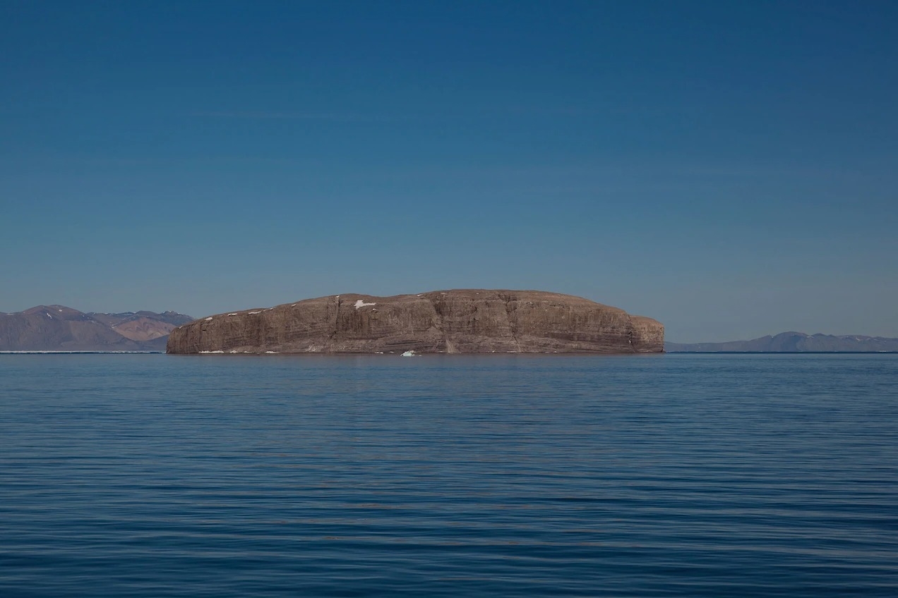 這座荒涼的極區小島，曾讓加拿大和丹麥打起「威士忌戰爭」！