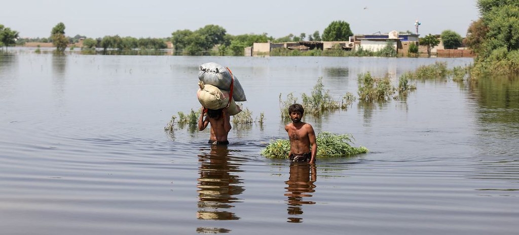 巴基斯坦2022年遭逢世紀洪災，近800萬人因而流離失所，災後的衛生問題恐進一步引發疾病。圖片來源：聯合國兒童基金會UNICEF/Asad Zaidi