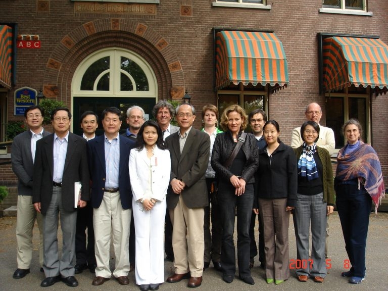 2007 年，中研院歷史人口研究計畫成員前往荷蘭進行學術交流。 圖｜莊英章 