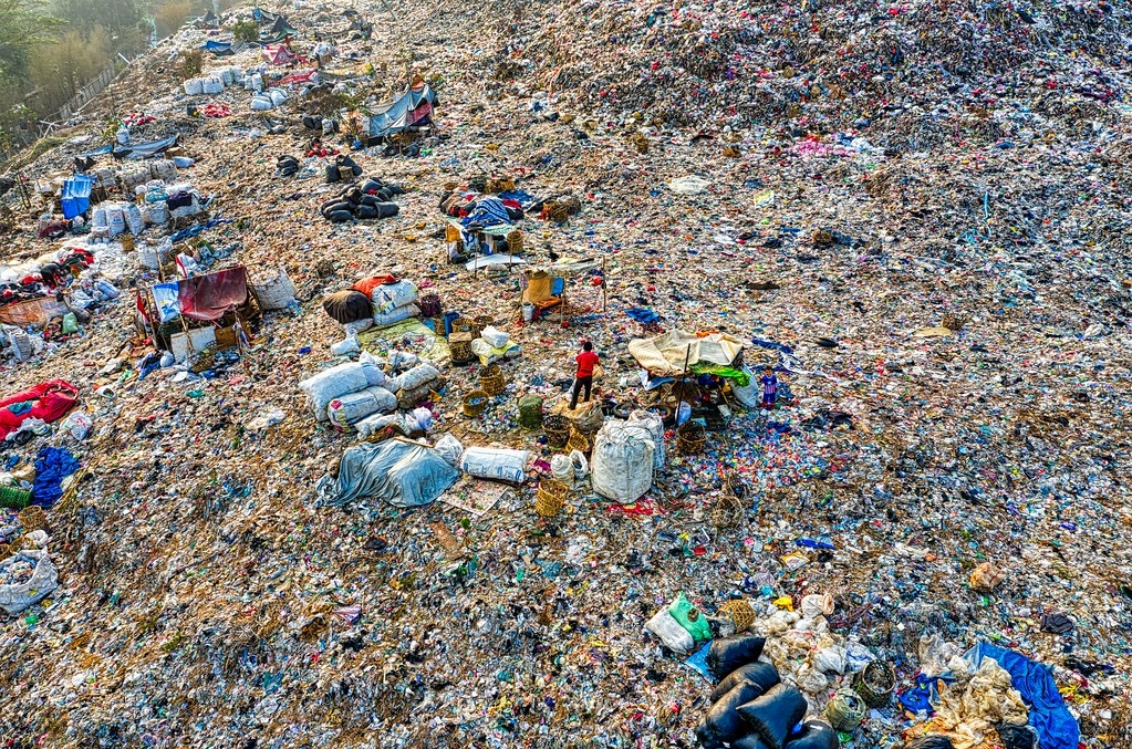 消極方認為廢棄物管理是國家問題，而積極者聯盟認為塑膠問題已大到不能只靠國家管理。圖片來源：Tom Fisk／Pexels