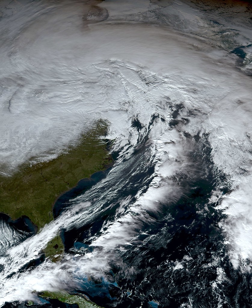 去年聖誕前夕，12月23日強烈風暴抵達美加上空。圖片來源：NOAA