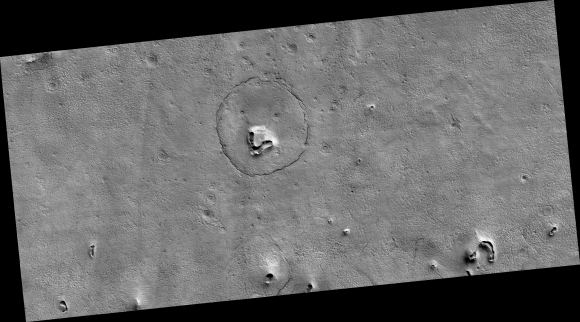 火星上熊臉隕石坑的區域。圖片來源：NASA/JPL-Caltech/UArizona.