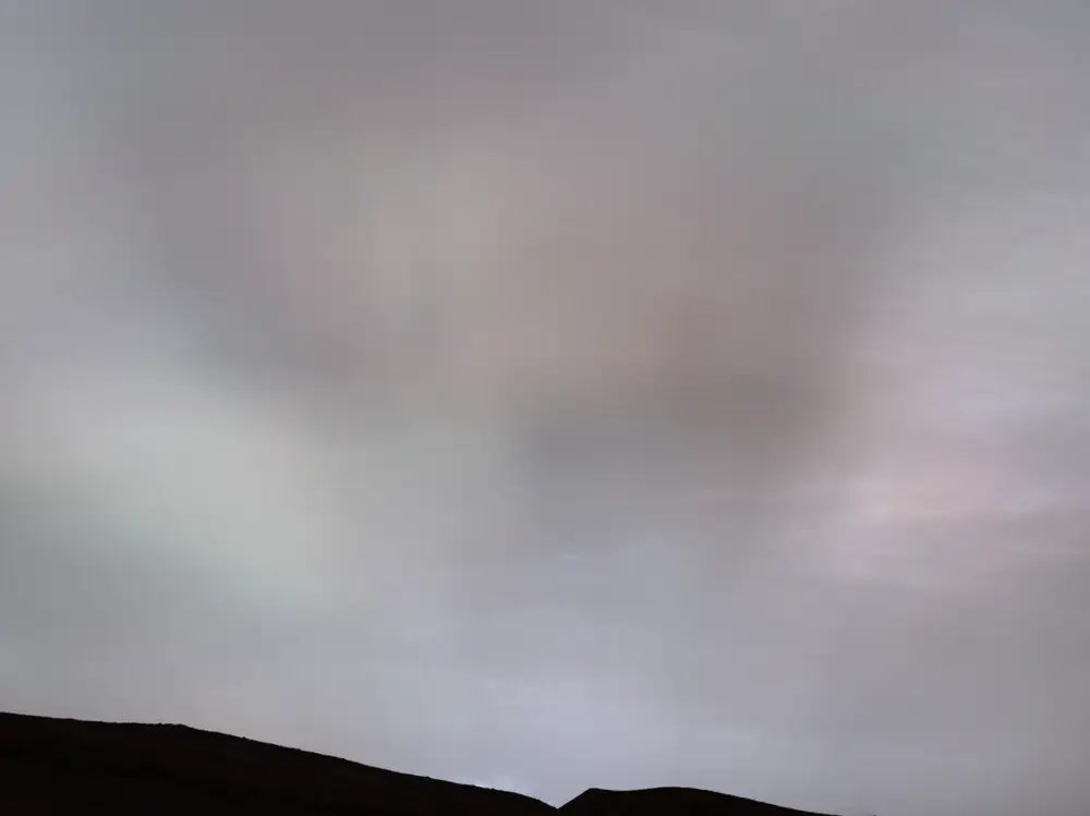 好奇號在火星的日落時分，拍攝到火星上的雲隙光(© NASA/JPL-Caltech/MSSS)
