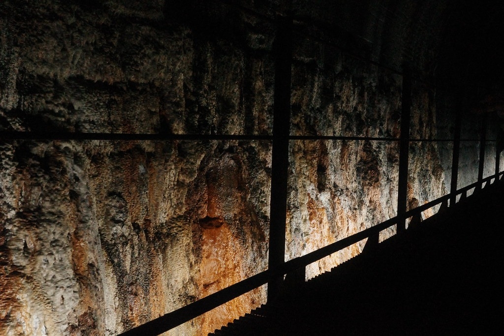 隧道內充斥著鐘乳石景觀。攝影：廖禹婷
