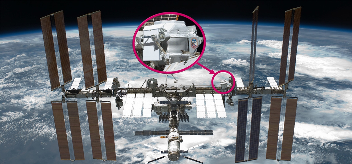 國際太空站照片，阿爾法磁譜儀（AMS-02）位於國際太空站一側， 如右側紅圈處。 圖｜European Space Agency 