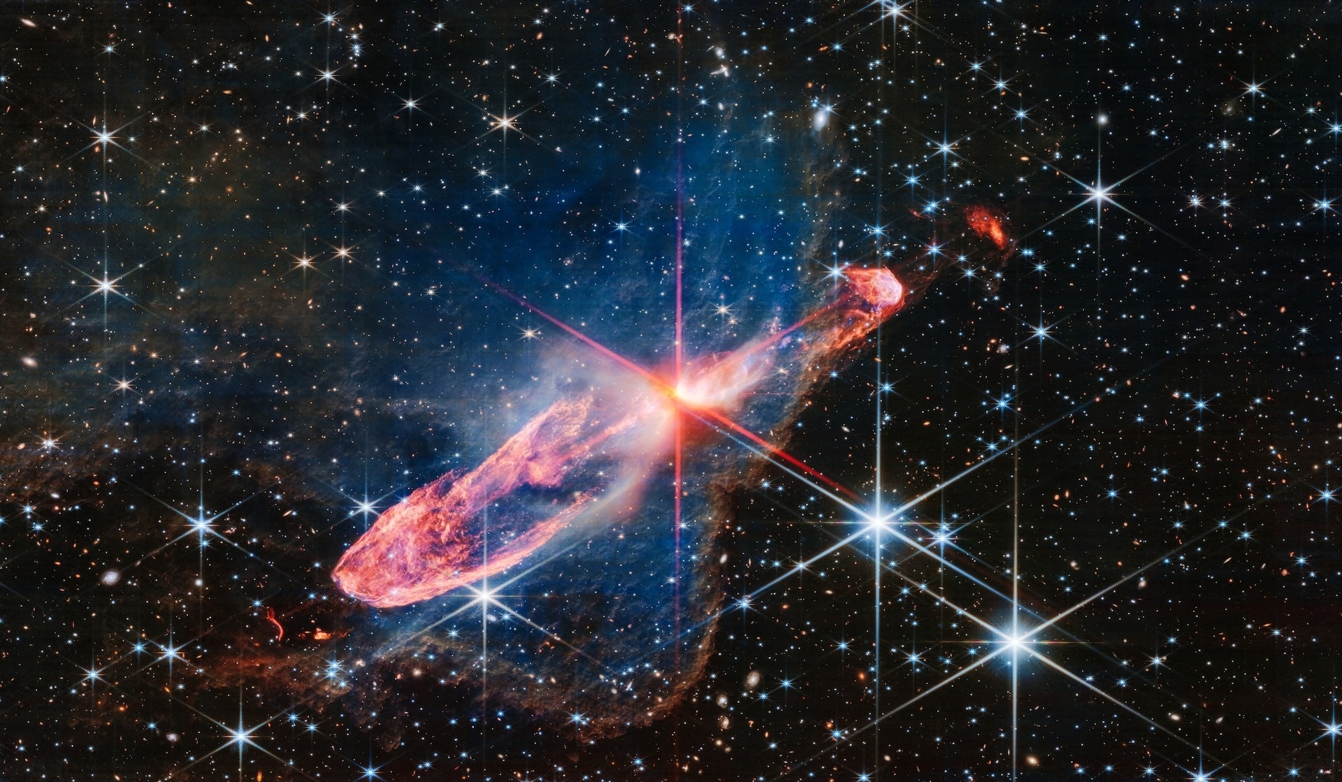 在紅色繞射尖光（diffraction spike）的中心可以找到兩顆深埋在氣體和塵埃中的原恆星，它們會將氣體和塵埃拉入以增加質量。這些恆星的年齡只有數千年，而恆星需要數百萬年才能完全形成。PHOTOGRAPH BY NASA, ESA, CSA 