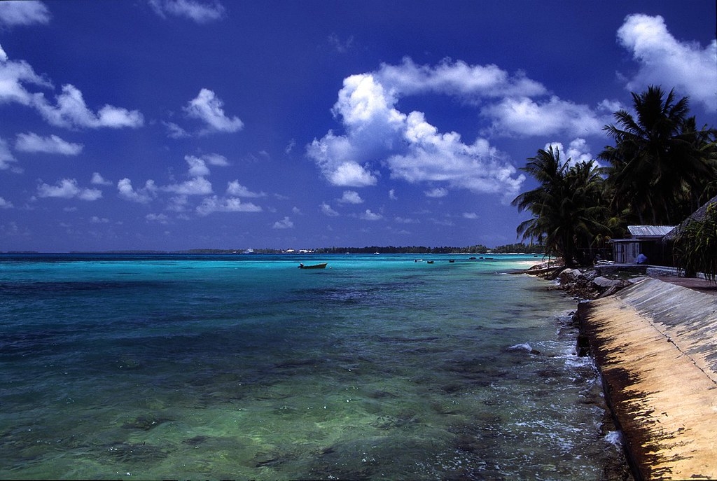 吐瓦魯首都富納富堤（Funafuti）的半數土地，可能將在2050年沈入海平面下。圖片來源：Stefan Lins（CC BY-SA 2.0）