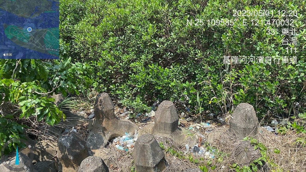受潮汐影響，較多一次性廢棄物堆積於社子島河岸邊。圖片來源︰荒野保護協會