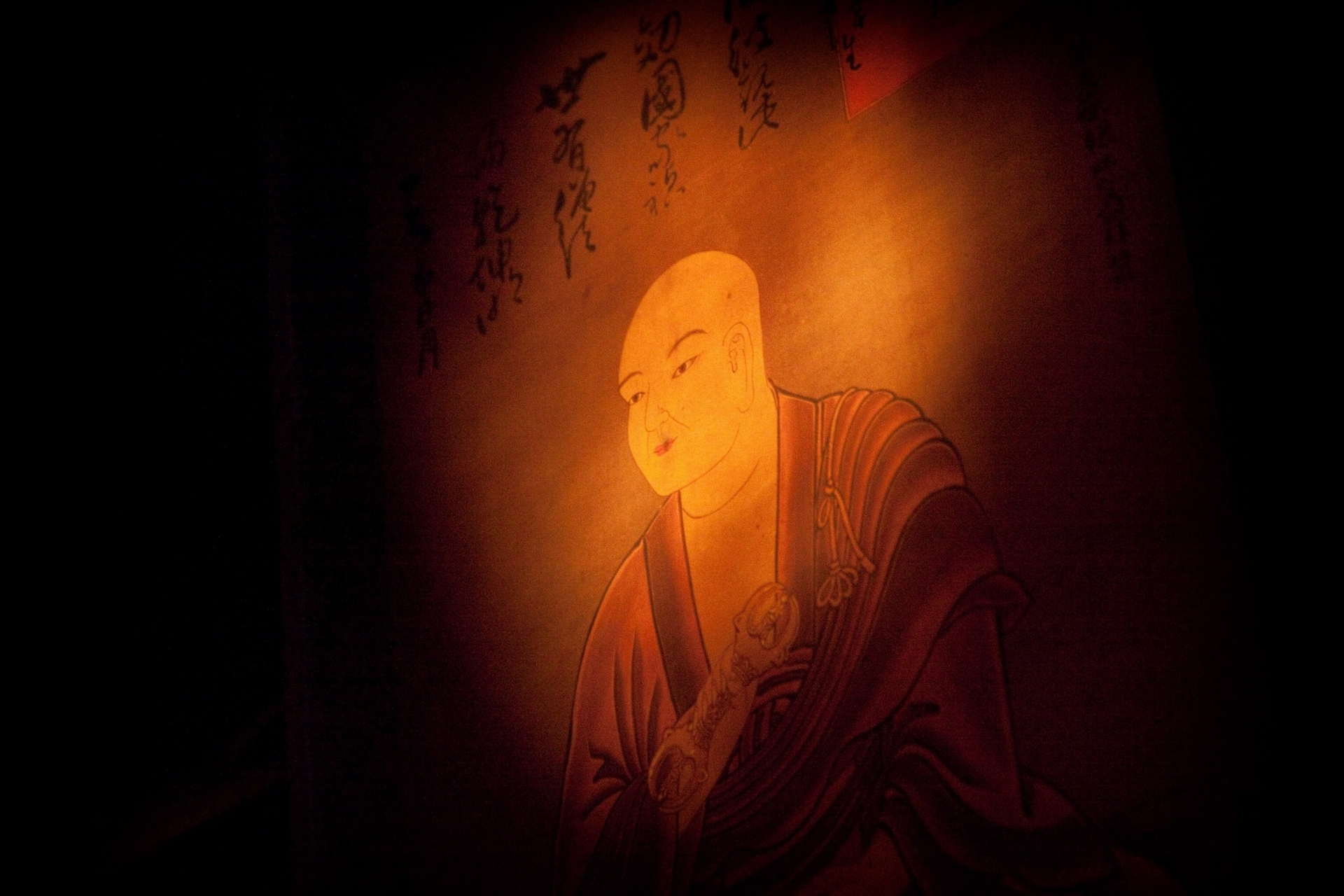 弘法大師（法號空海）曾在中國學習密宗佛教，並且將其理念帶回日本。據傳說所言，空海是第一位即身佛，而且至今依然在高野山活著──活在深沈的冥想之中。PHOTOGRAPH BY JEREMIE SOUTEYRAT, LAIF/REDUX