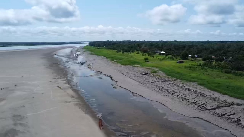 亞馬遜州班傑明康斯坦市，因河流水位下降，無法通往鄰近的塔巴廷加市，被迫與外界隔絕。圖片來源：亞馬遜州民防單位