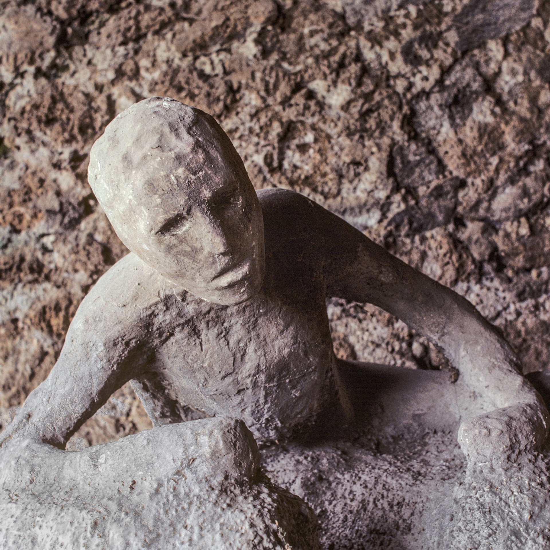 考古學家已經找到了上千名在維蘇威火山噴發中喪生的龐貝城居民遺骸，而由這些火山灰保存下來的身軀翻鑄成的石膏模型已然成為這場古代天災的標誌形象。PHOTOGRAPH BY DAVID HISER, NAT GEO IMAGE COLLECTION
