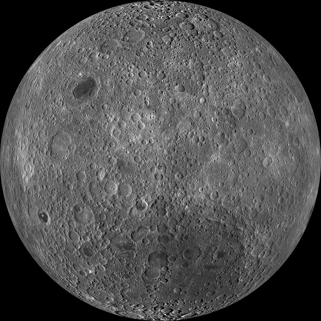 月球的正面（上圖）與背面（下圖）。影像來源NASA/Lunar Reconnaissance Orbiter