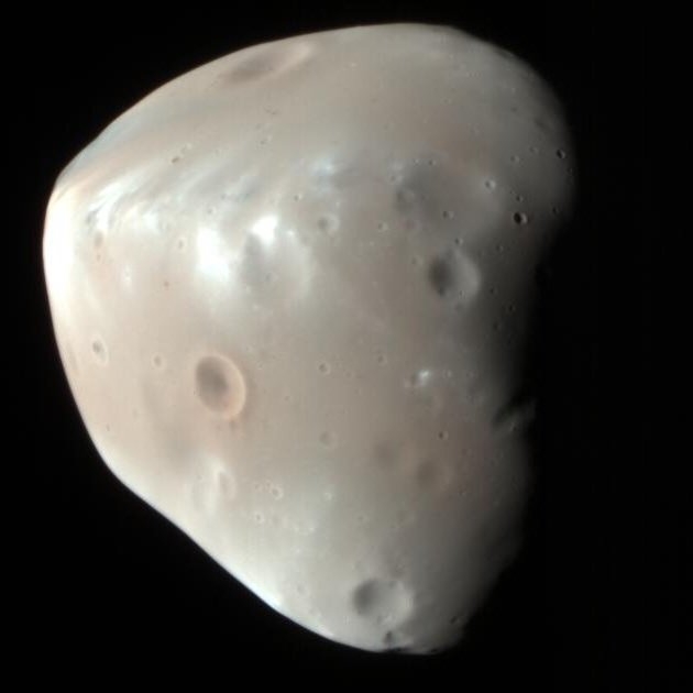 福波斯（上）與戴摩斯（下）。影像來源：NASA/JPL/Mars Reconnaissance Orbiter