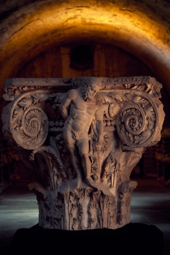 羅馬卡拉卡拉浴場裡裝飾的柱頭（又稱柱冠）上雕有赫克力士的圖像。PHOTOGRAPH BY JAMES L. STANFIELD, NAT GEO IMAGE COLLECTION 