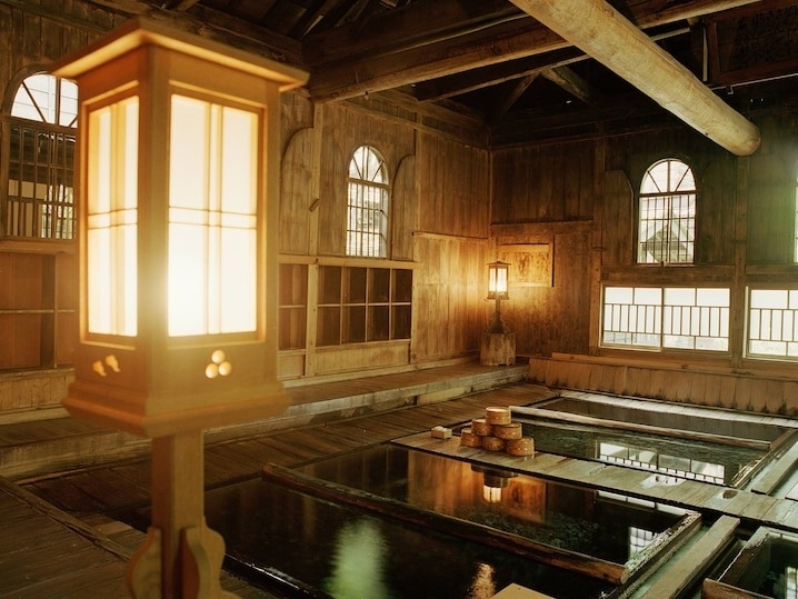 法師溫泉長壽館是一間擁有140年歷史的溫泉旅館，位於日本上信越高原國立公園內。PHOTOGRAPH BY GREGOR LENGLER, LAIF/REDUX 
