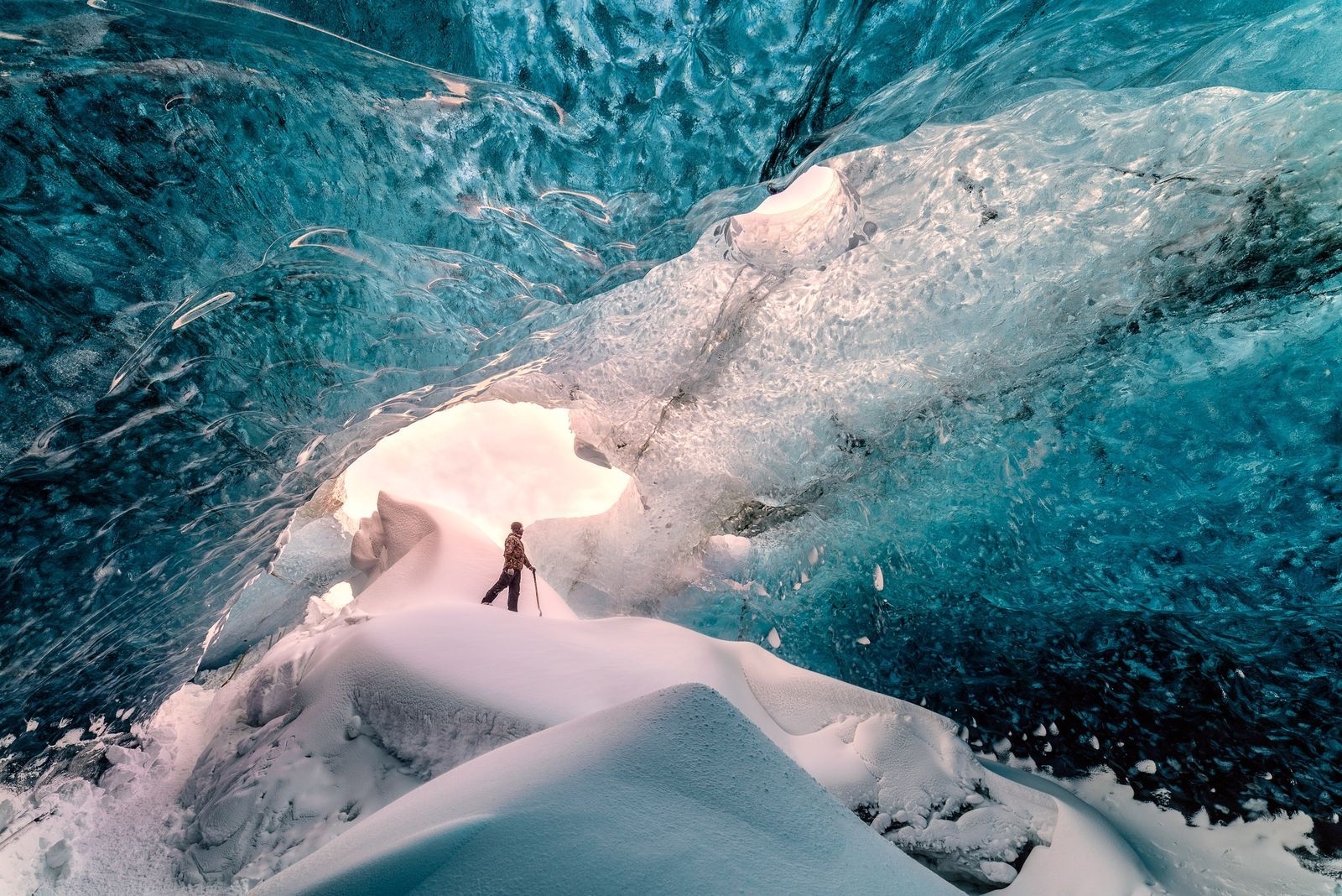 冰洞探索 攝影：Raffaele Cabras， 國家地理〈你的觀點〉