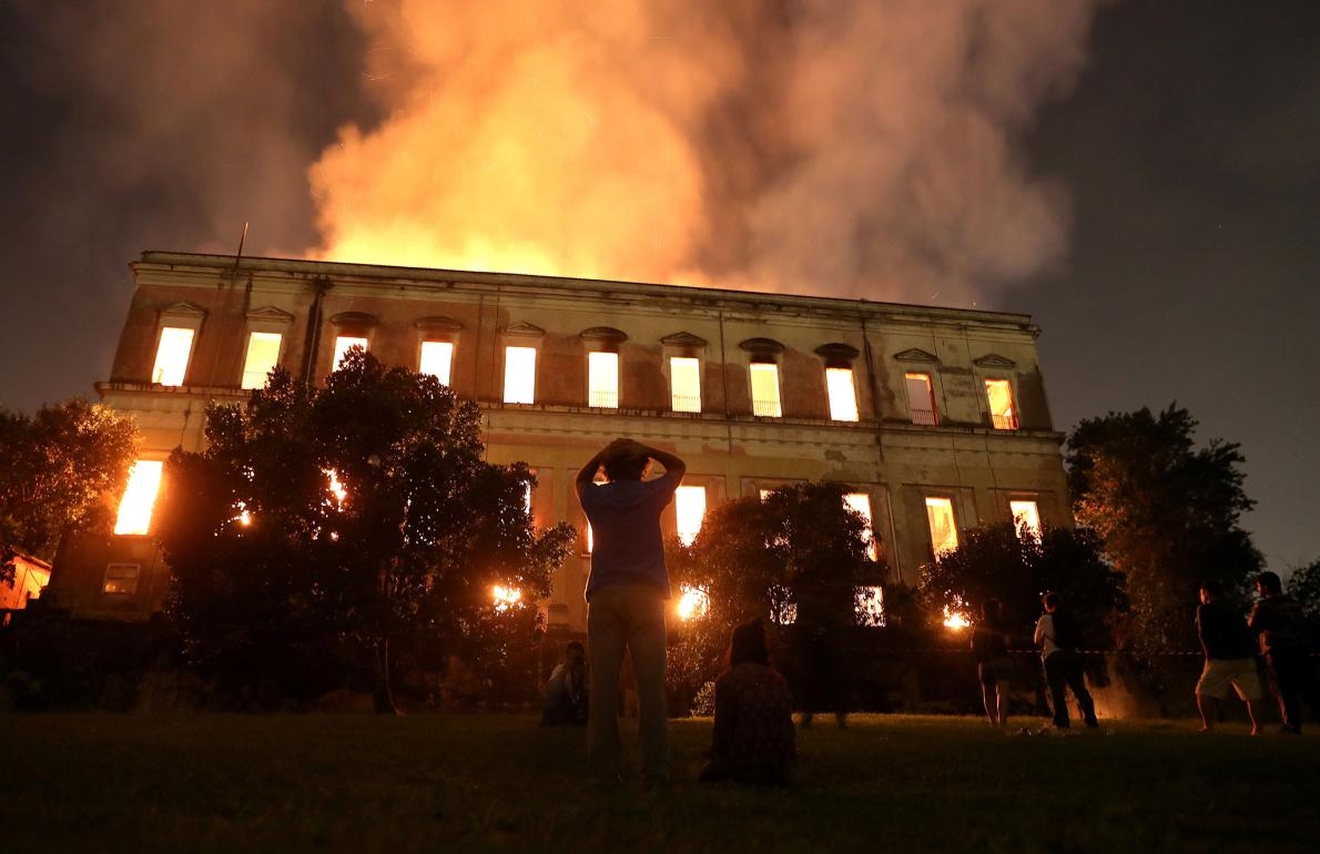 巴西博物館遭火劫，民眾悲怒交織