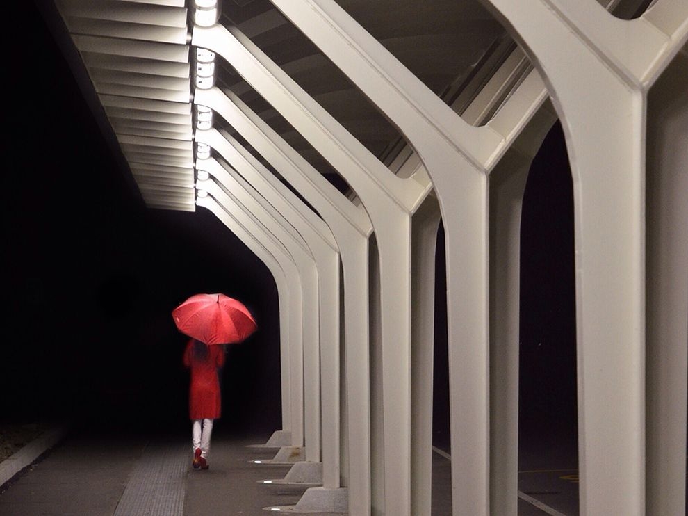 紅衣女郎：火車站之夜