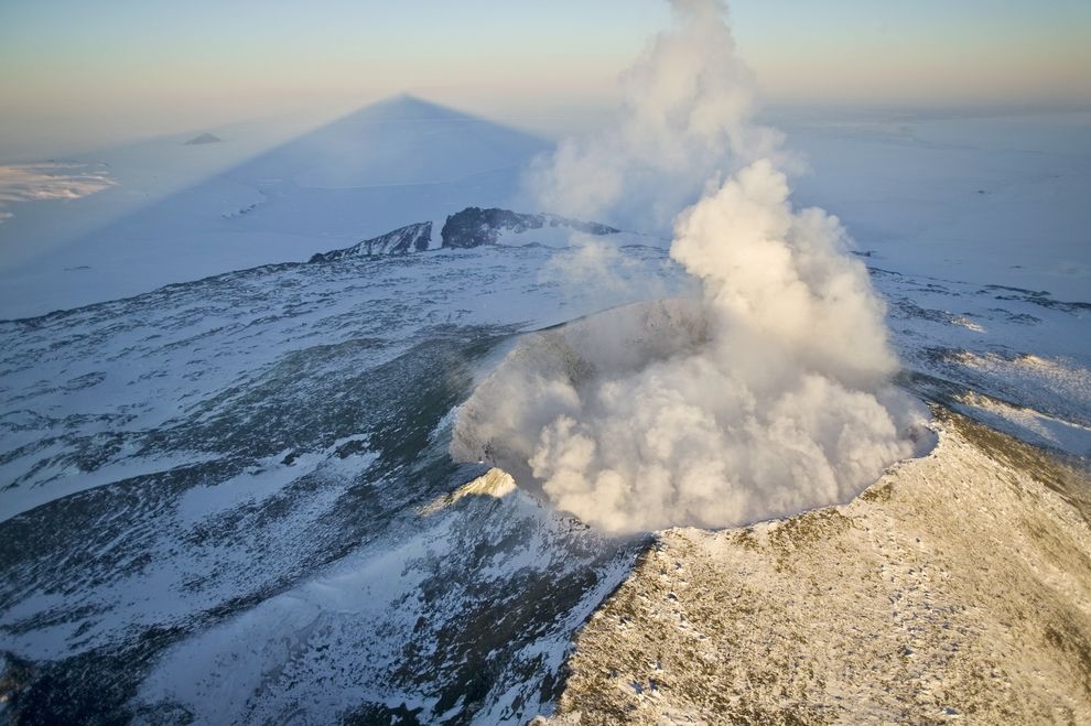 南極洲冰層底下發現活火山：噴發恐造成海平面上升