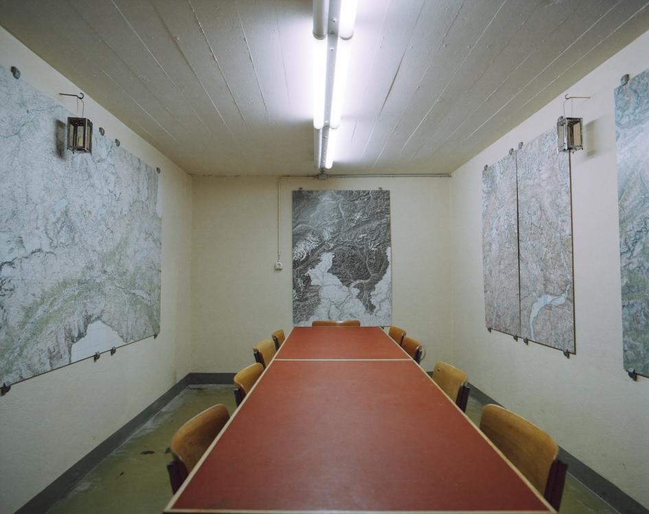 薩索達皮尼碉堡的會議室。 PHOTOGRAPH BY RETO STERCHI