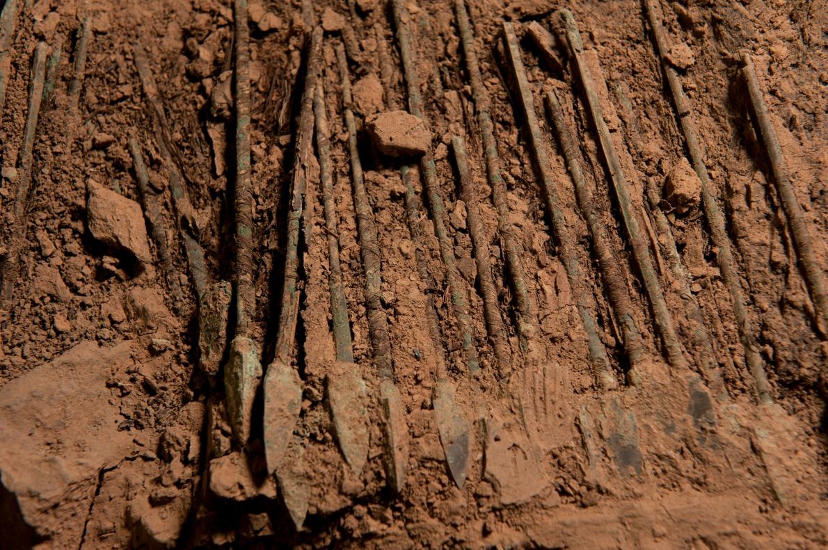 學者相信鉻塗層在過去兩千多年歲月，保護青銅兵器免於鏽蝕。PHOTOGRAPH BY O. LOUIS MAZZATENTA, NAT GEO IMAGE COLLECTION