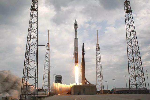 LRO搭乘Atlas V 火箭發射升空。圖片來源：NASA