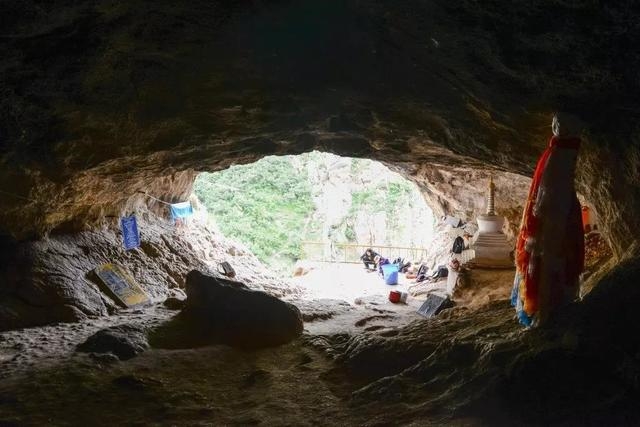 下頜化石所在的白石崖溶洞內部的景象。攝影：張東菊|蘭州大學