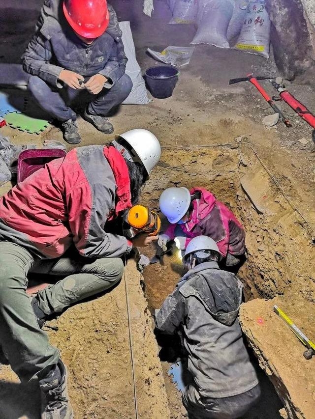 進行發掘工作的考古人員。圖片來源：張東菊|蘭州大學