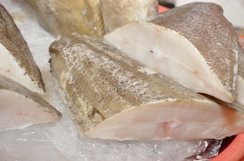 市場上所販售的鱈魚片多以輪切方式提供，故又稱為扁鱈。