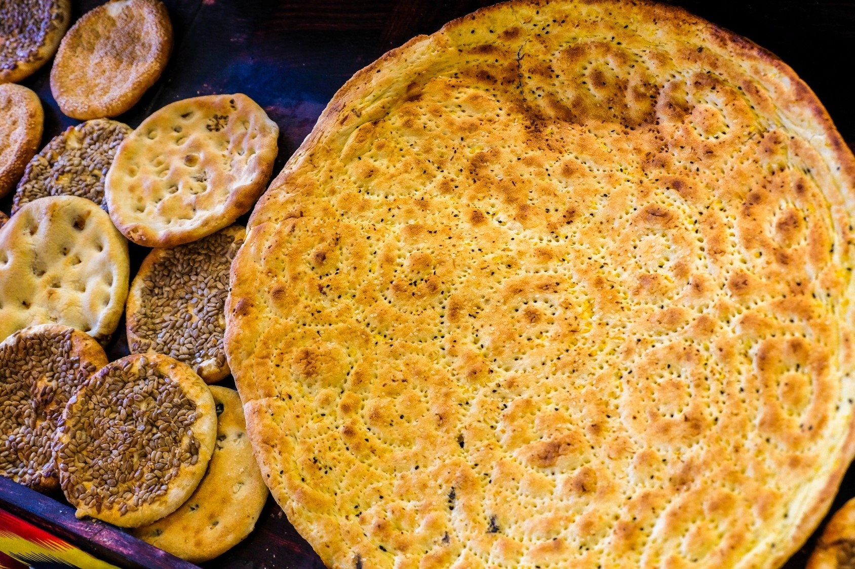 饢餅因容易保存、攜帶方便，一直是牧民喜愛的主食，更是新疆代表性的美食。