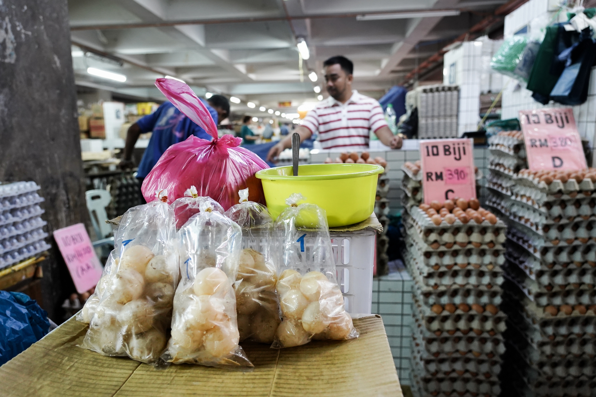 在登嘉樓市場裡賣的海龜蛋。攝影：蘇淮