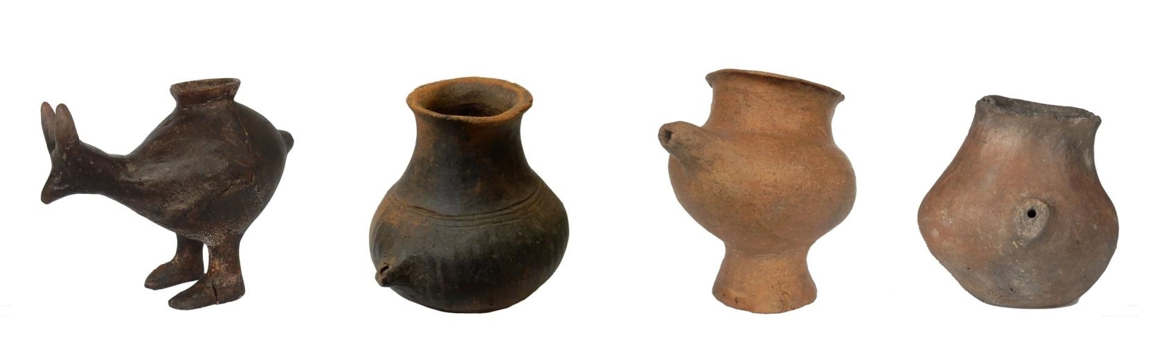 陶奶瓶約從7000年前開始出現在歐洲，其中有些還是動物造型的。這幾個樣本可追溯到公元前1200-800年。PHOTOGRAPH BY KATHARINA REBAY-SALISBURY